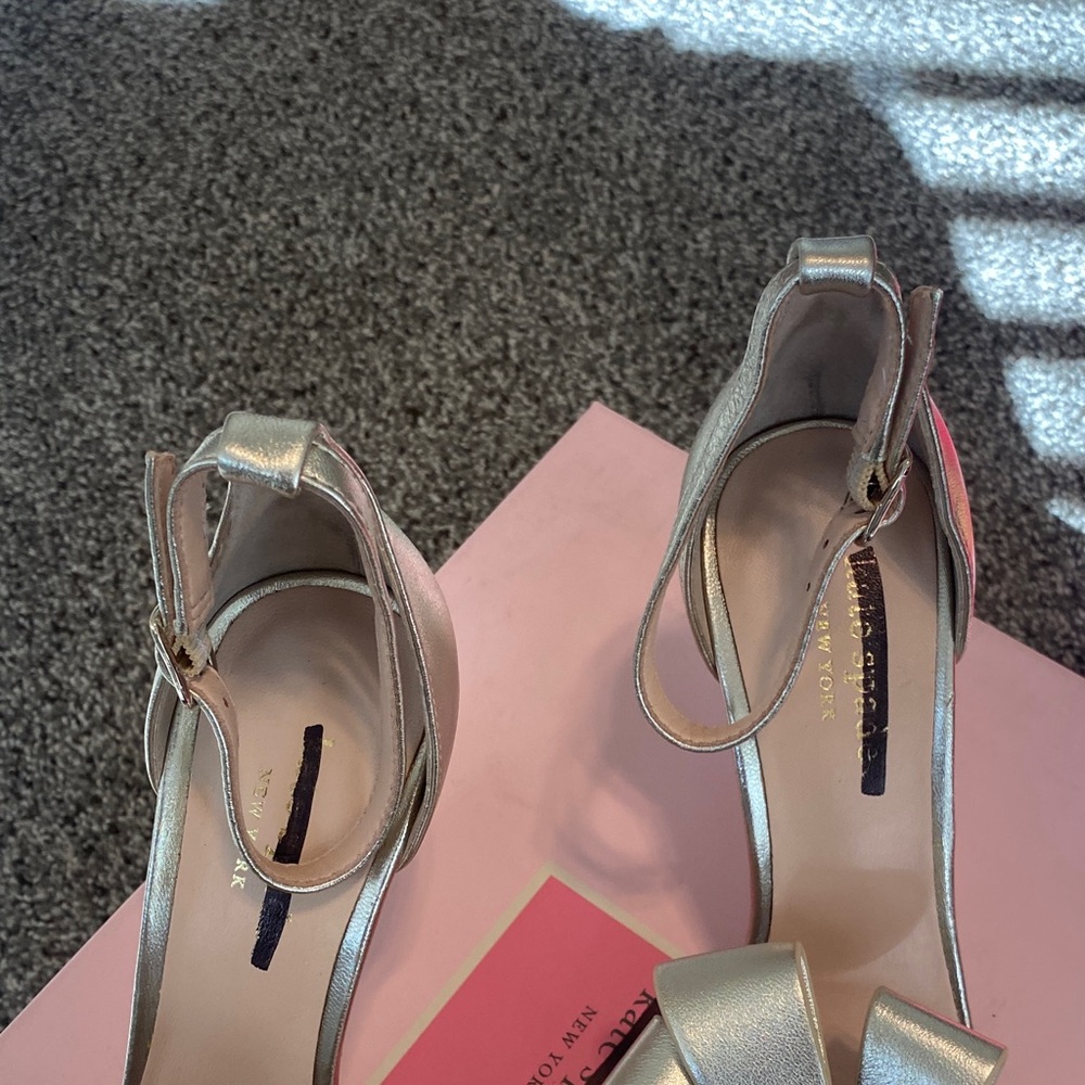 Kate Spade Gold Bow Heels - Picture 3 of 10